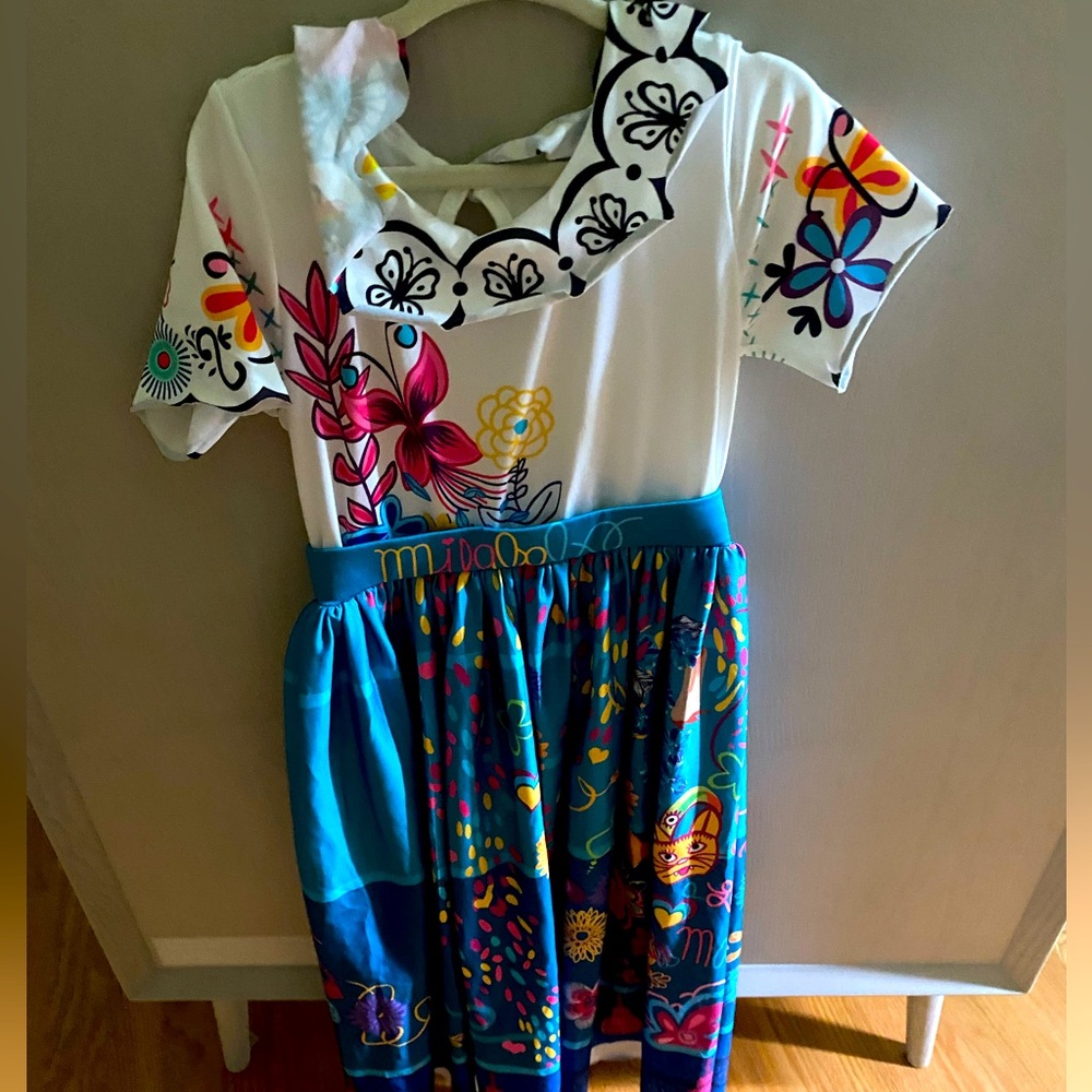 Encanto Mirabel Halloween. Costume